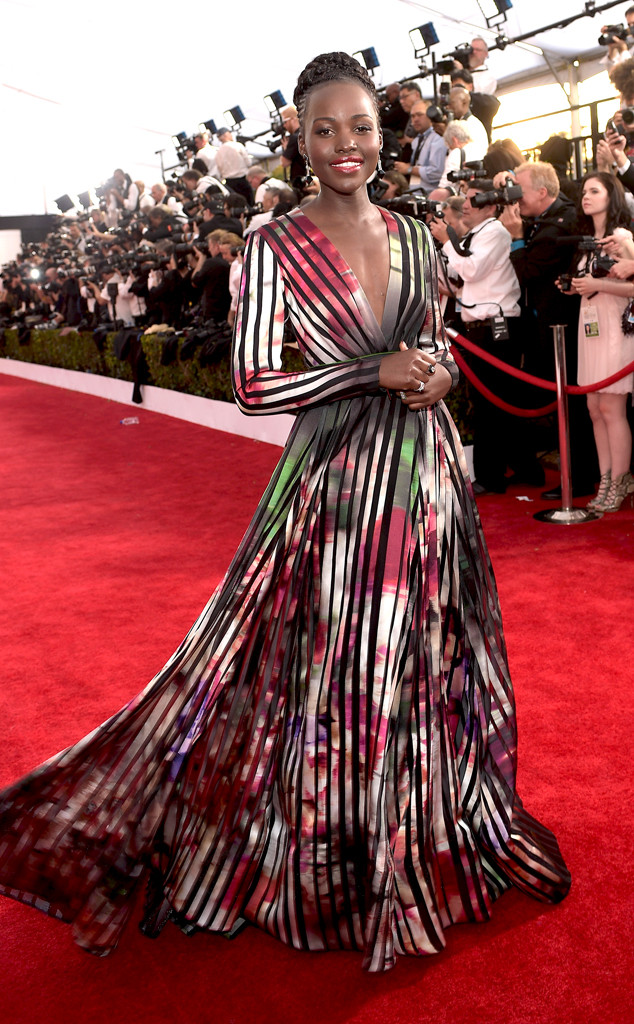Lupita-Nyongo-Screen-Actors-Guild-Awards, dress, top, flop, sagawards, tapis rouge, red carpet,chic, event, vedette