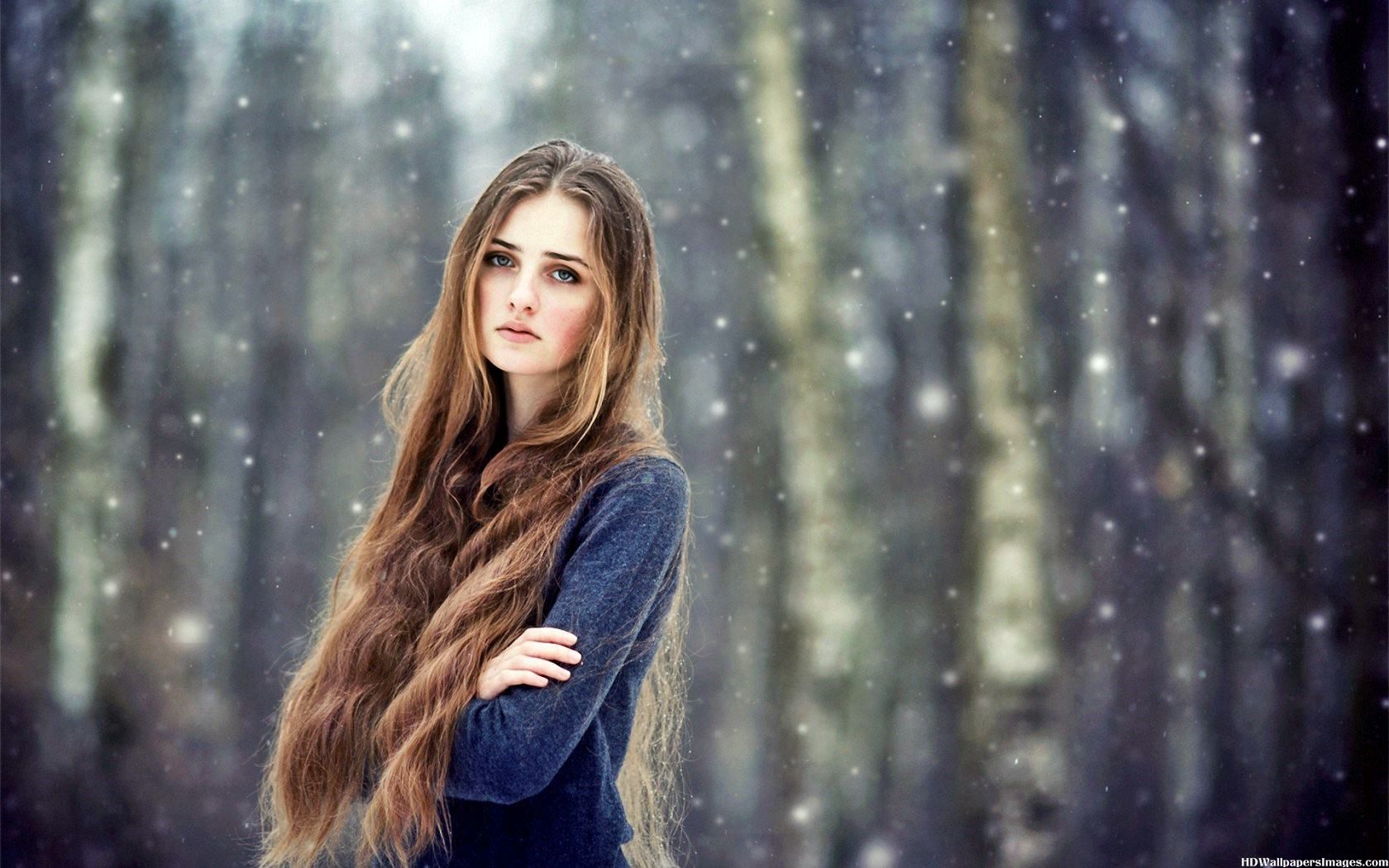 http://lecahier.com/wp-content/uploads/2016/01/Beautiful-Girl-With-Long-Hair-In-Snow-Images.jpg