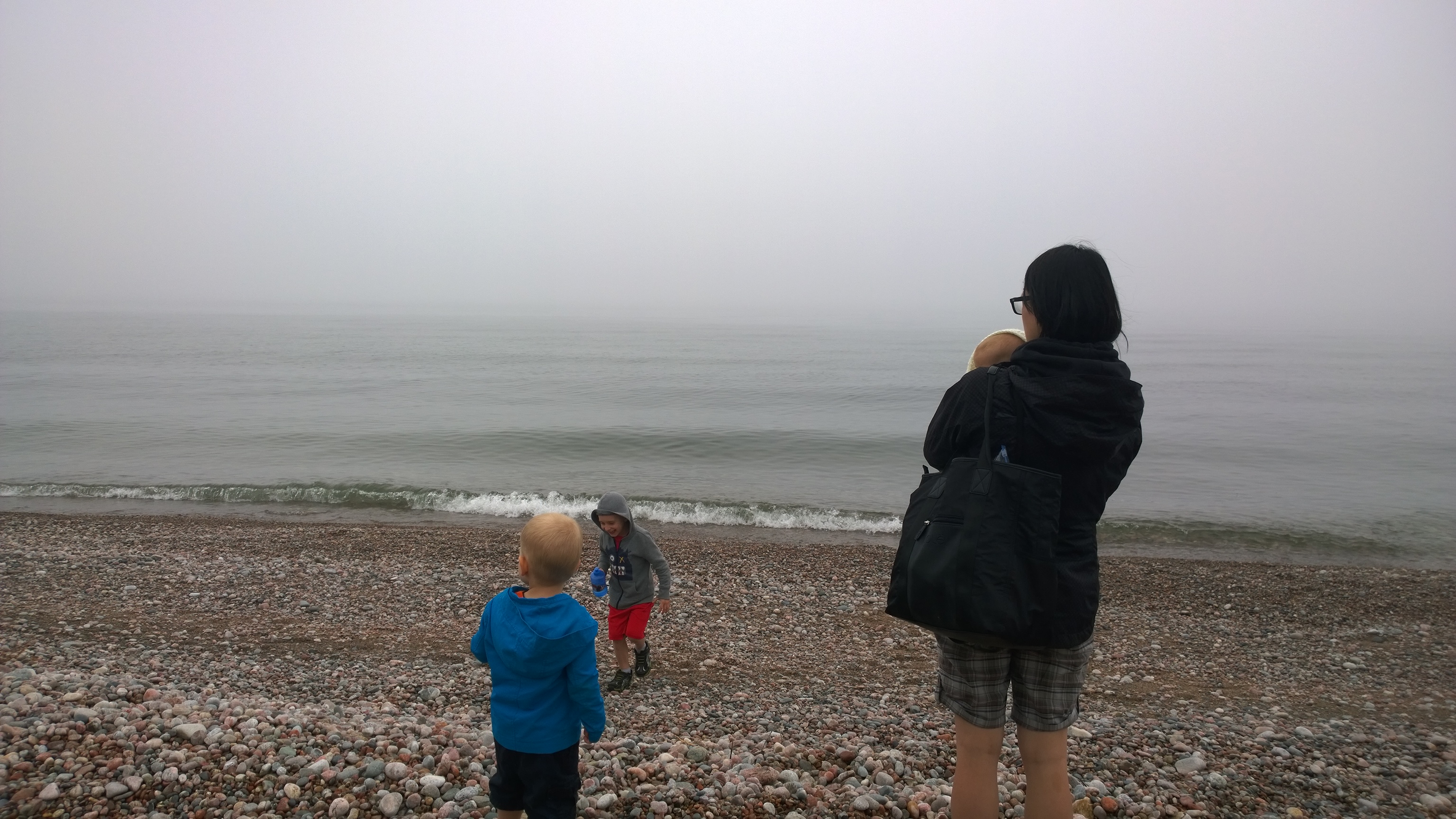 bord de l'eau, famille, brouillard, ontario