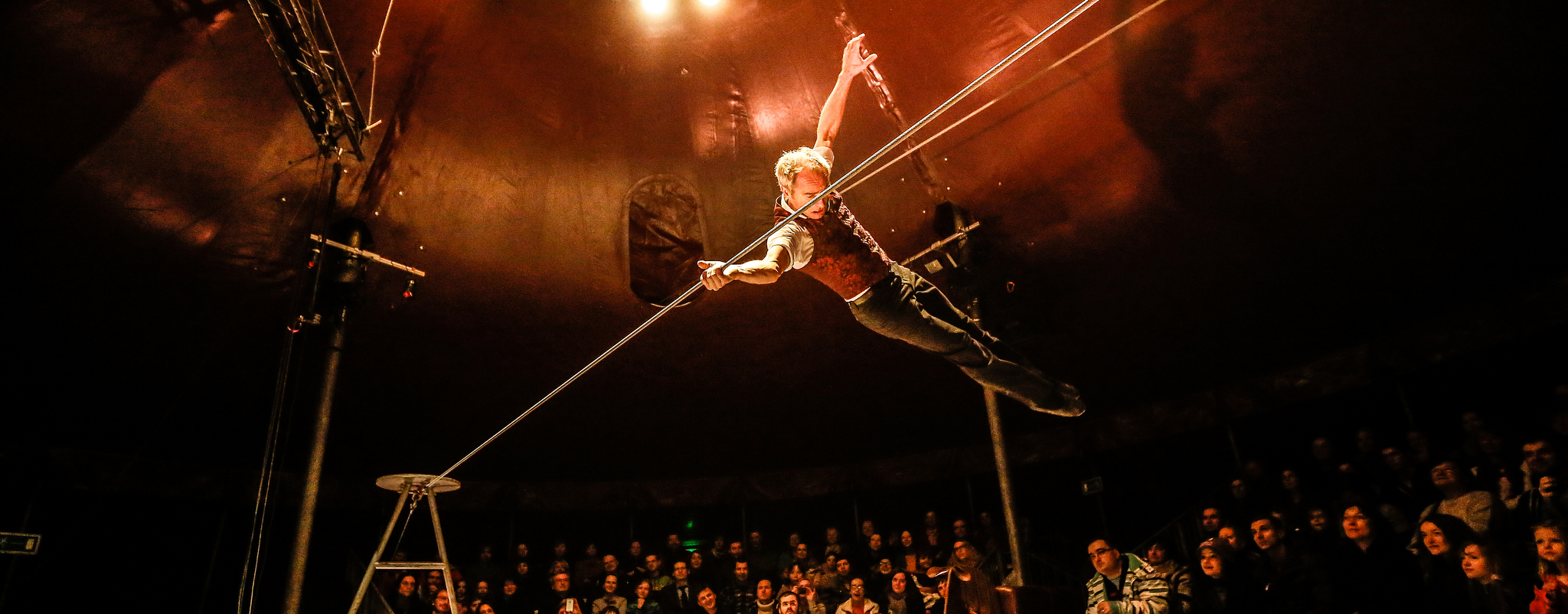 David Dimitri, homme cirque, montréal TOHU, blog le cahier, l'article, bloguer, cirque, acrobate, funambule, clown