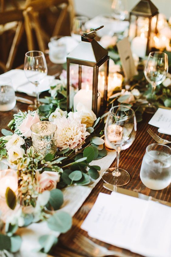 table, verres, décorations