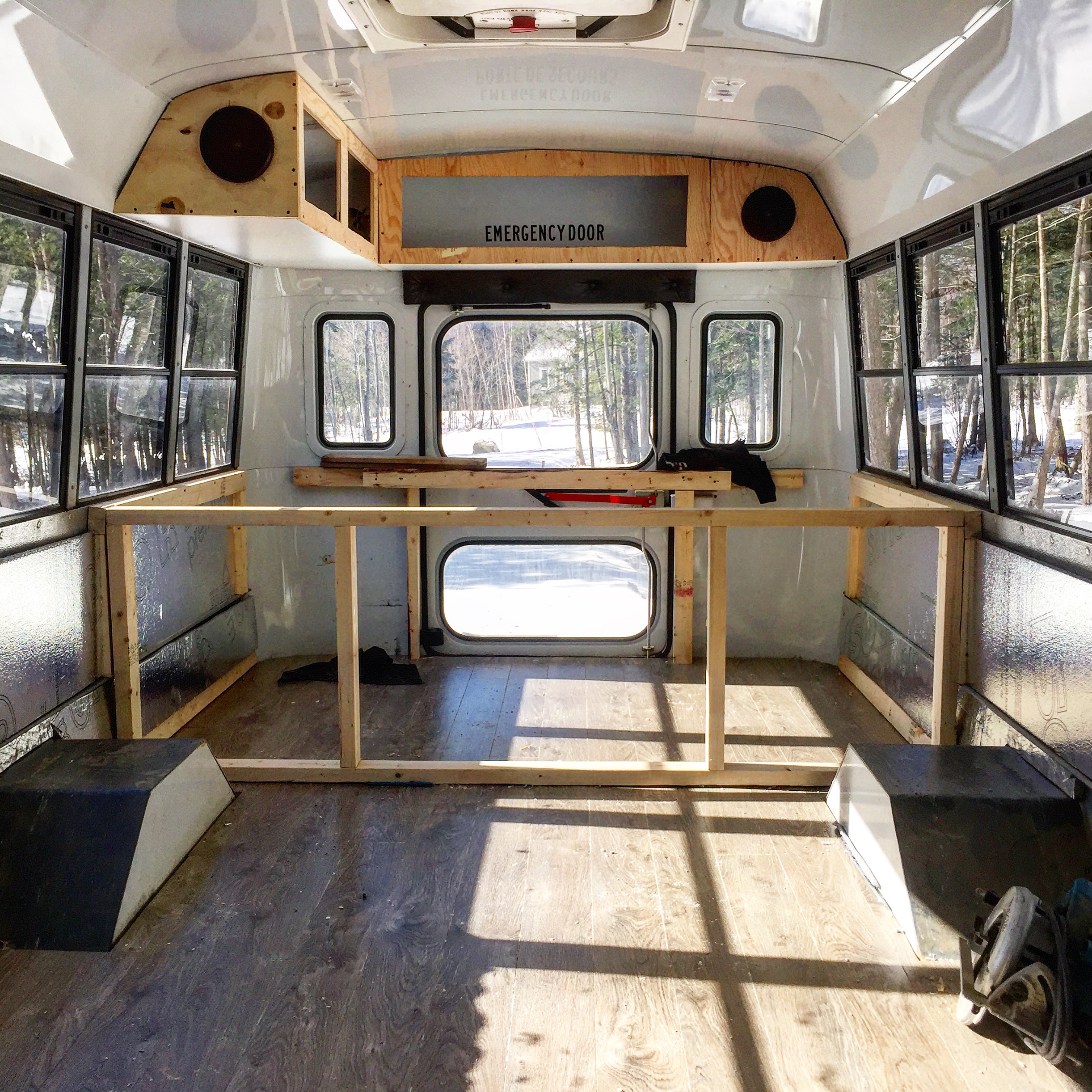 autobus scolaire trip voyage conversion nettoyage rénovation