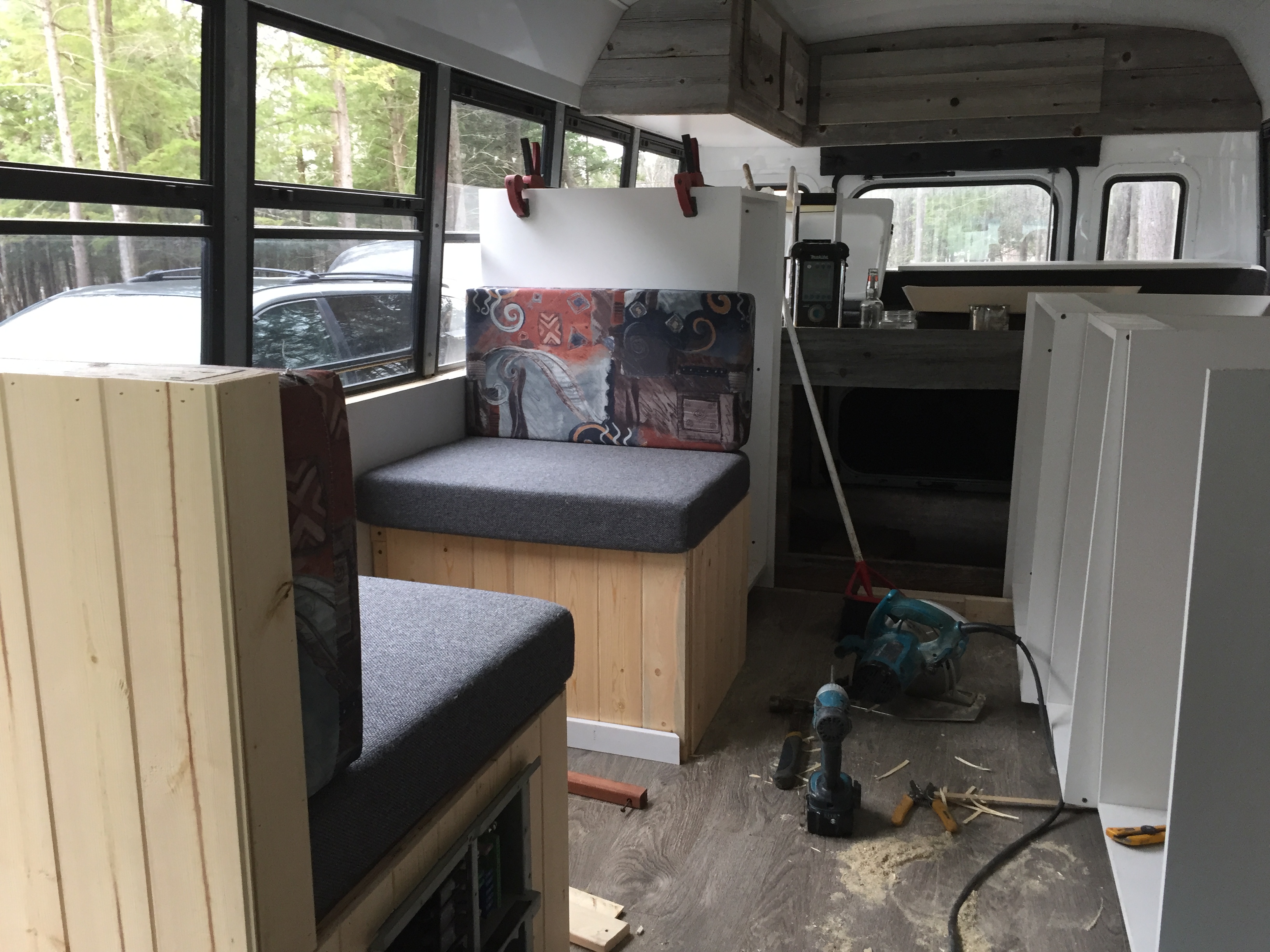 autobus scolaire trip voyage conversion nettoyage rénovation