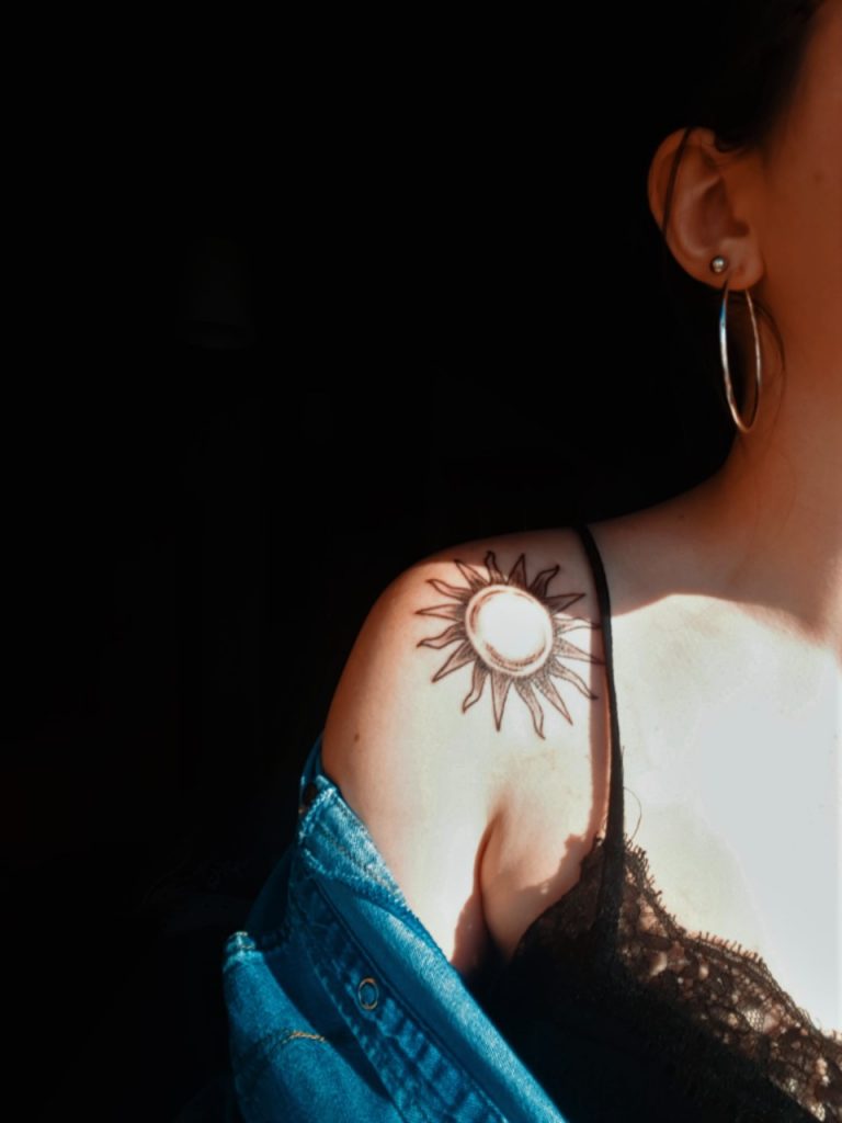 tatouage soleil mathilde