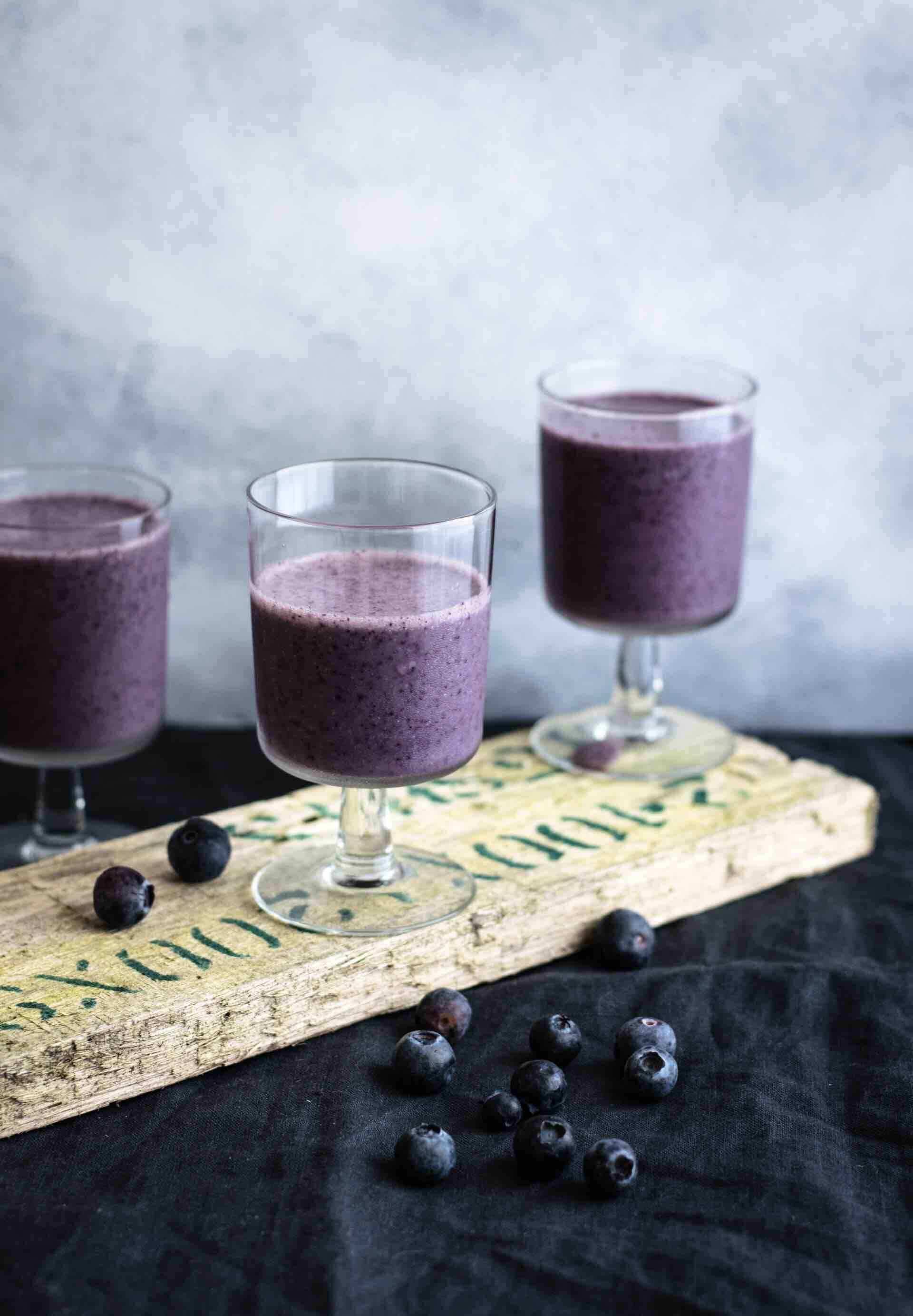 smoothie bleuet verre boisson