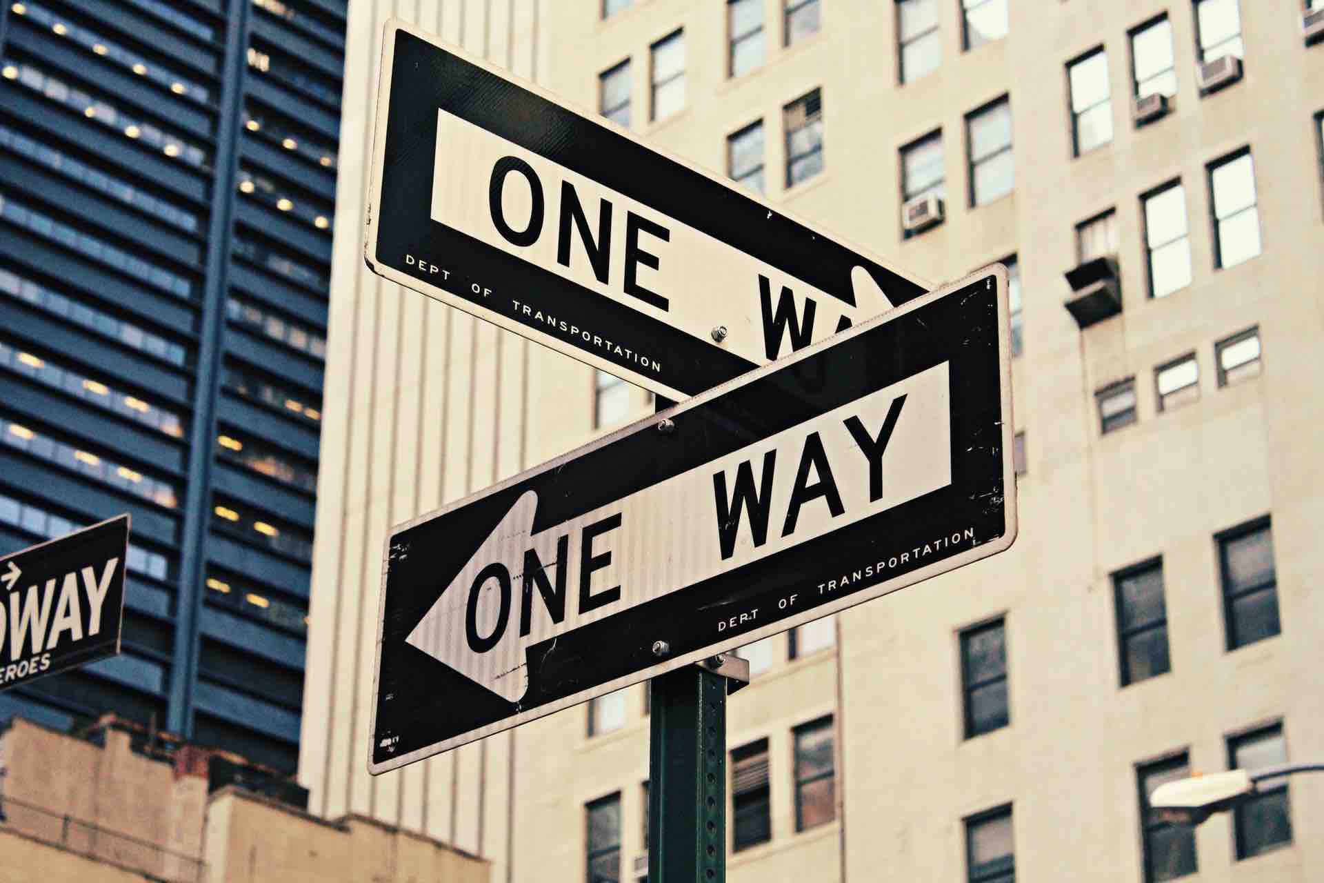 one way panneaux route direction