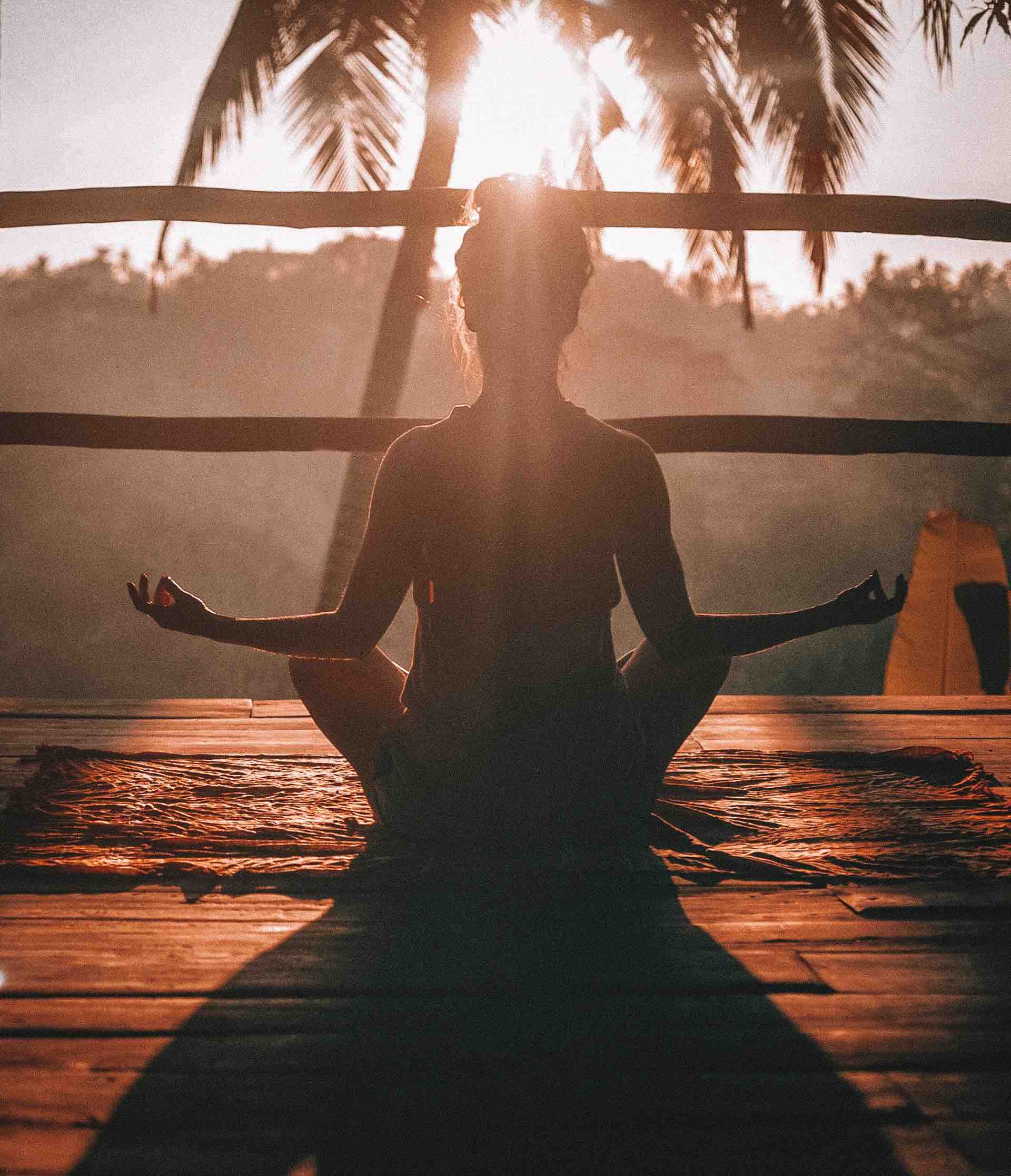 yoga femme soleil paix