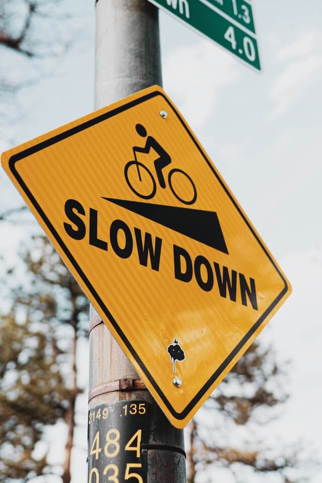 slow down sign ralentir vie 