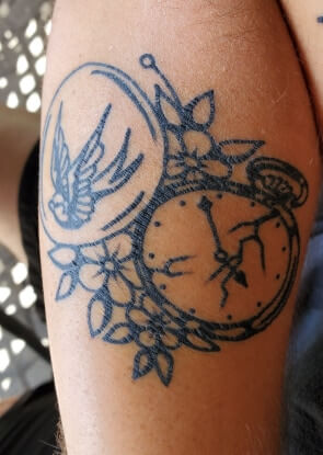 oiseau du temps, tattoo, fleur oiseau horloge