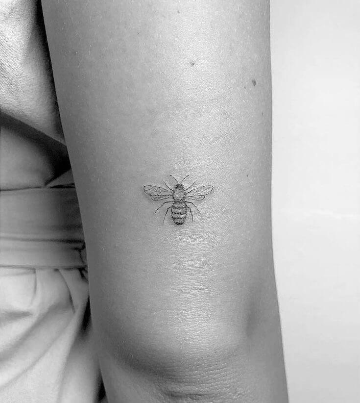 tattoo abeille mignon petit