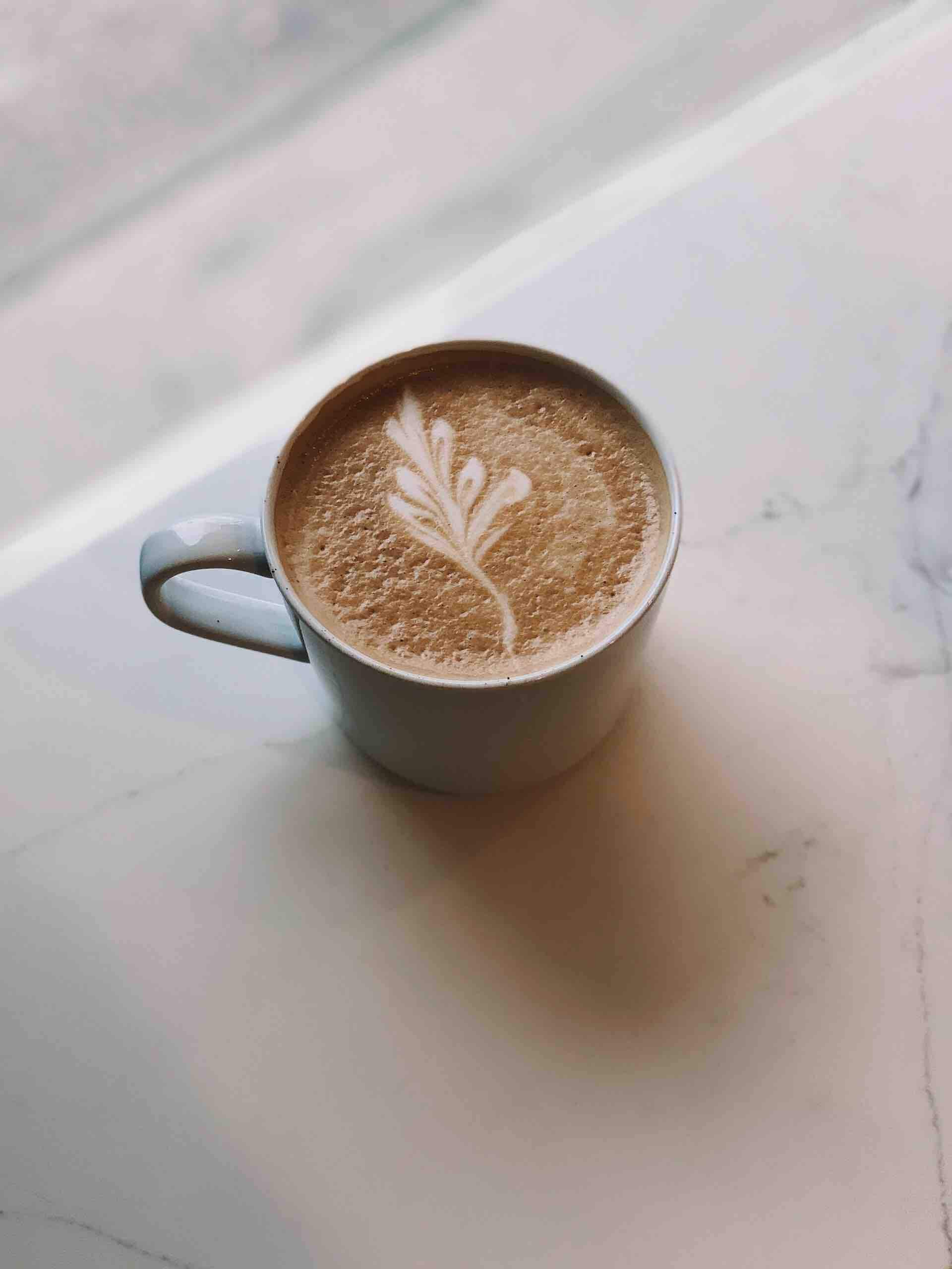 café latté marbre tasse matin