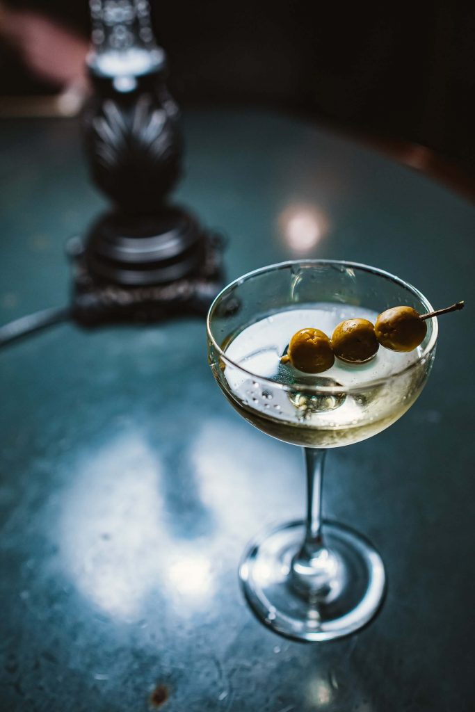 dirty martini verre olives