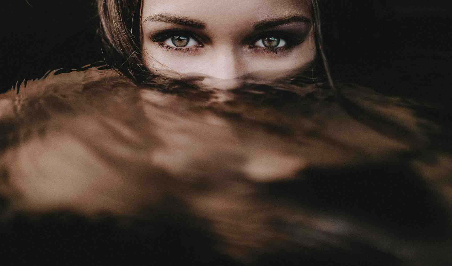 regard femme eau yeux