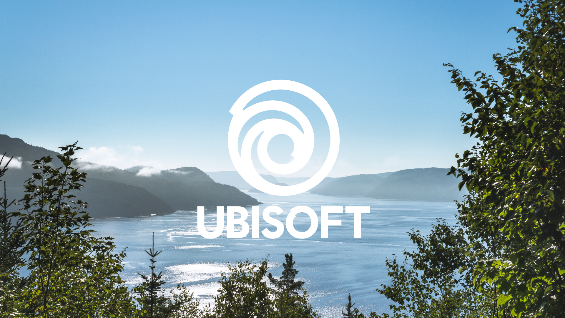 Logo d'Ubisoft devant la mer au Saguenay